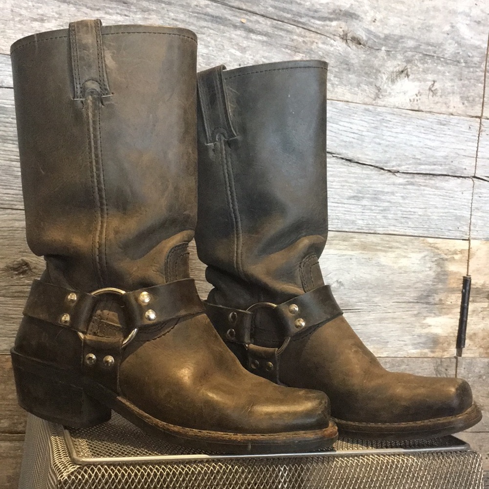 Frye Woman’s Harness 12R Smoke sz6